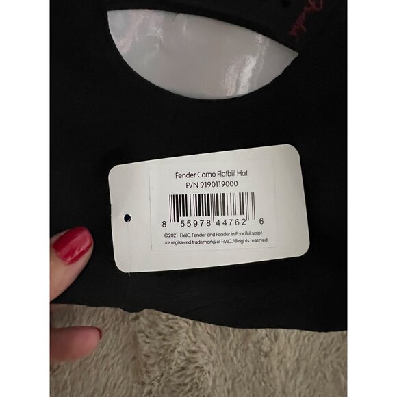 Fender Camo Flatbill Hat With Red Logo & Snapback Closure - Picture 4 of 9